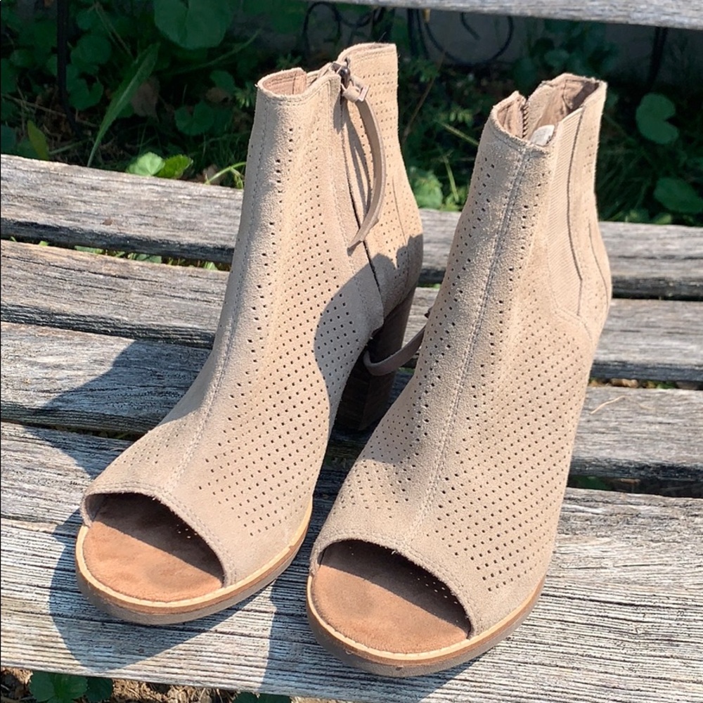 Tons peep toe
